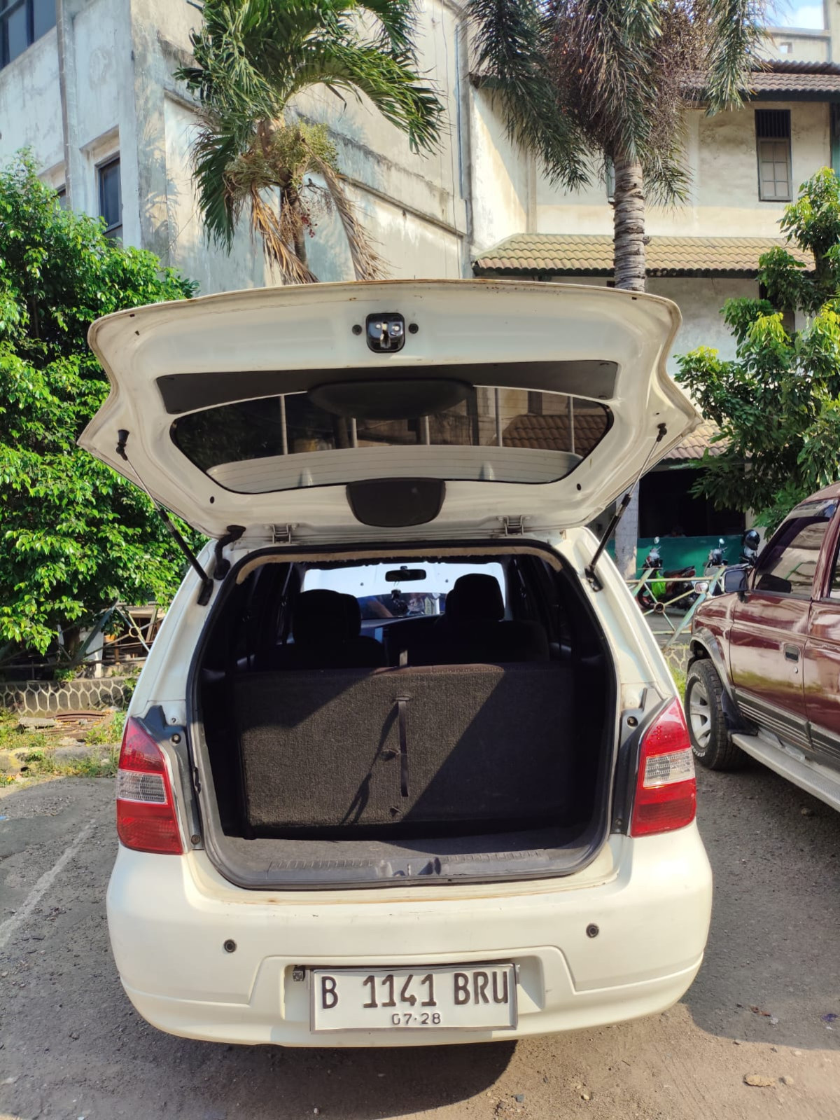 NISSAN GRAND LIVINA