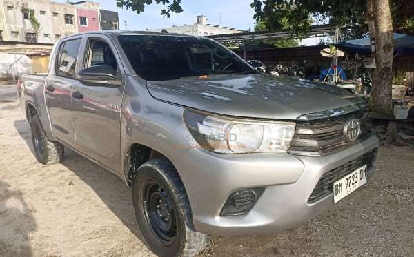 TOYOTA HILUX 2.4 E