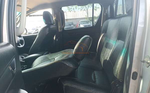 TOYOTA HILUX 2.4 E