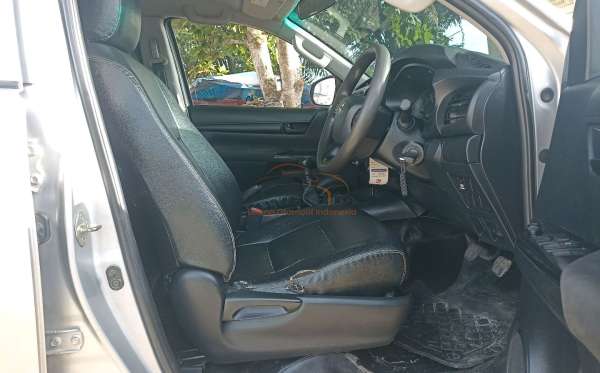 TOYOTA HILUX 2.4 E