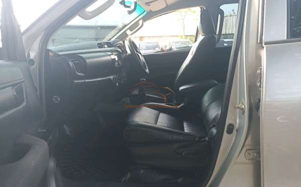 TOYOTA HILUX 2.4 E