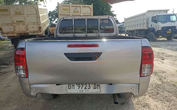 TOYOTA HILUX 2.4 E
