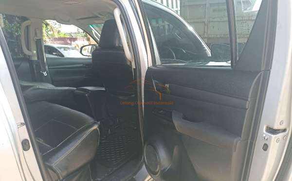 TOYOTA HILUX 2.4 E