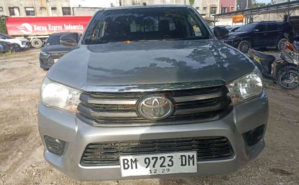 TOYOTA HILUX 2.4 E