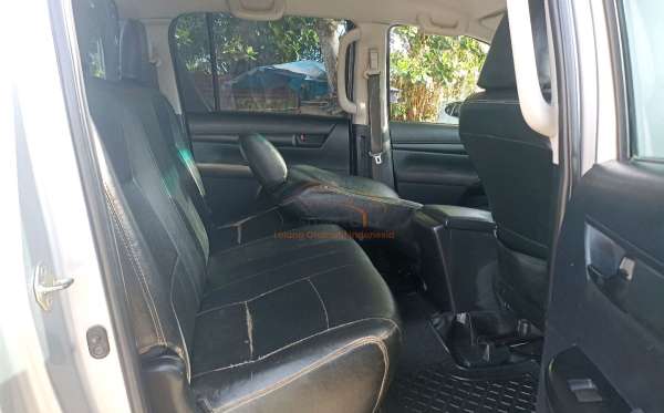 TOYOTA HILUX 2.4 E