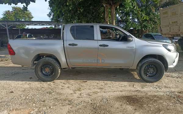 TOYOTA HILUX 2.4 E