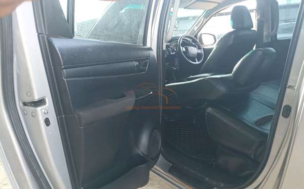 TOYOTA HILUX 2.4 E