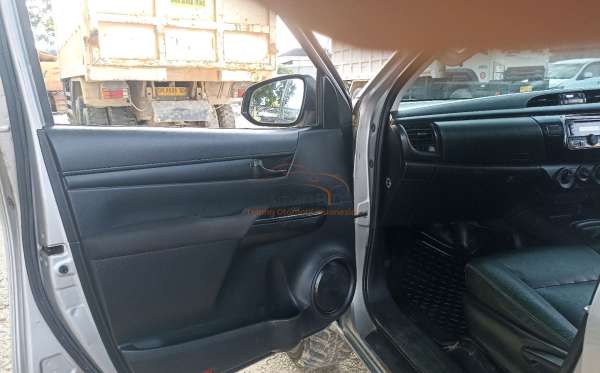 TOYOTA HILUX 2.4 E