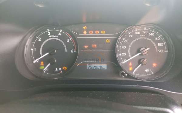 TOYOTA HILUX 2.4 E