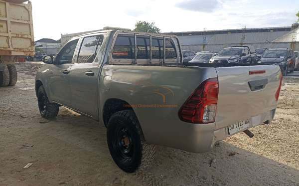 TOYOTA HILUX 2.4 E