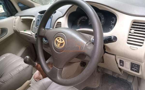 TOYOTA INNOVA G