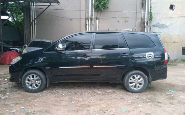 TOYOTA INNOVA G