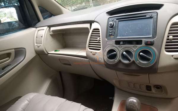 TOYOTA INNOVA G
