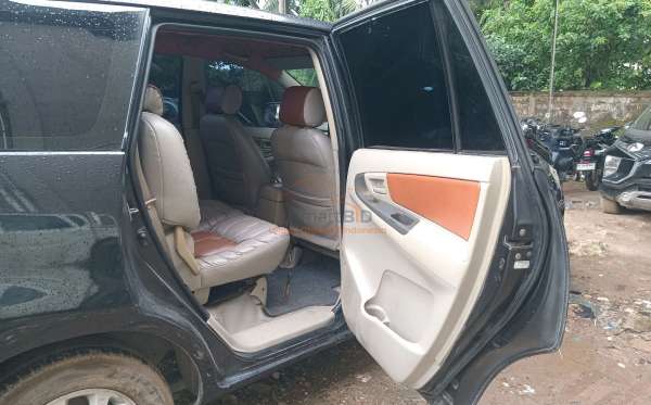 TOYOTA INNOVA G