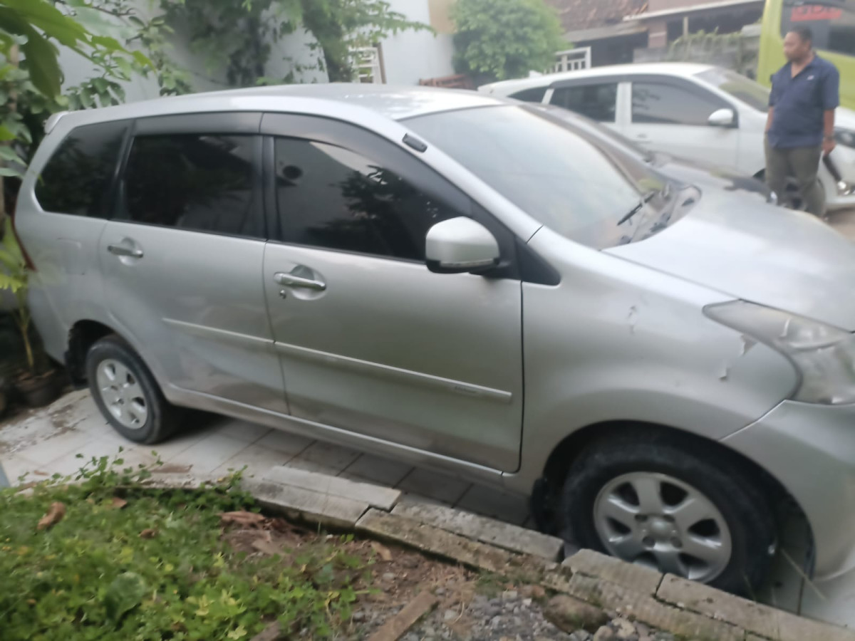 DAIHATSU XENIA