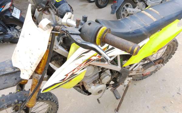 KAWASAKI KLX 150