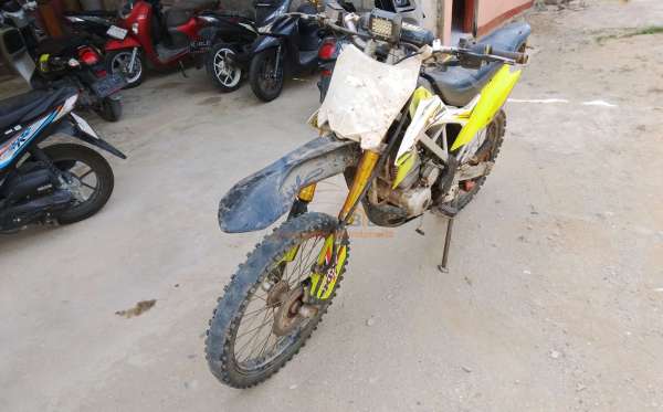 KAWASAKI KLX 150