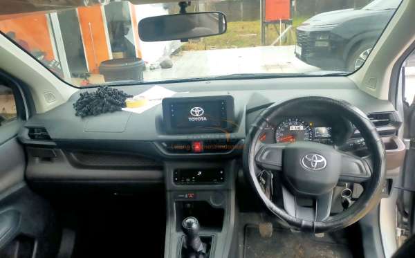 TOYOTA AVANZA