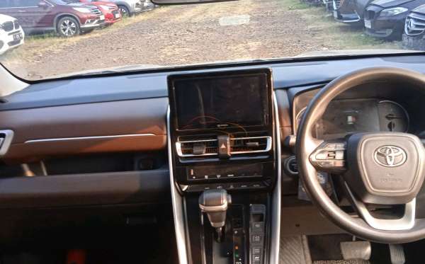 TOYOTA INNOVA ZENIX G