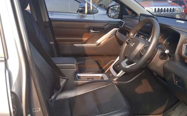 TOYOTA INNOVA ZENIX G