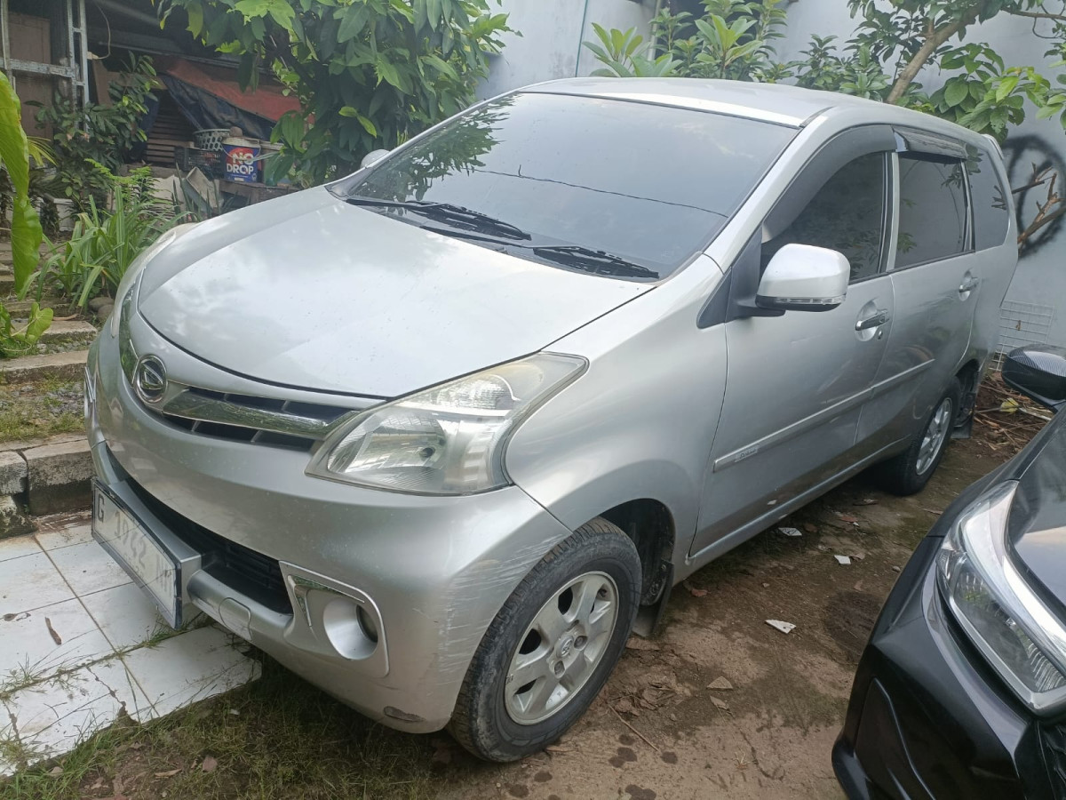 DAIHATSU XENIA
