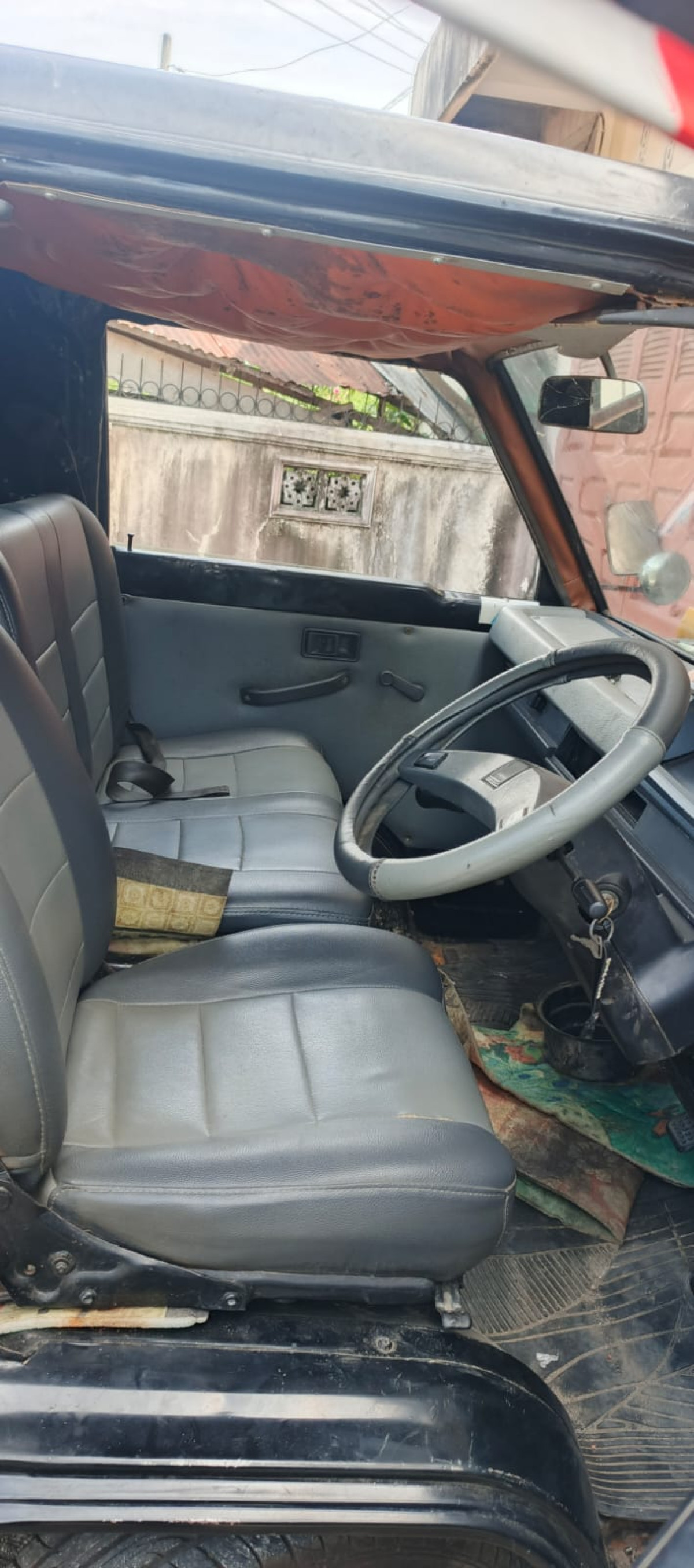 MITSUBISHI L 300
