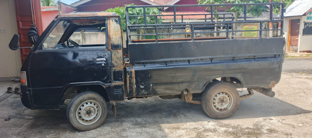 MITSUBISHI L 300
