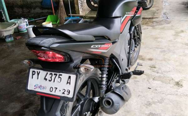 HONDA CB 150 Verza