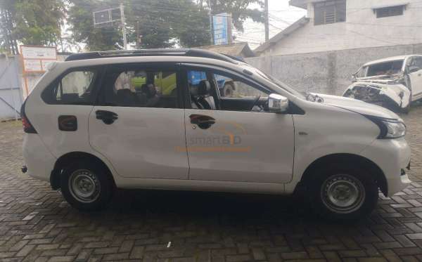 TOYOTA AVANZA E