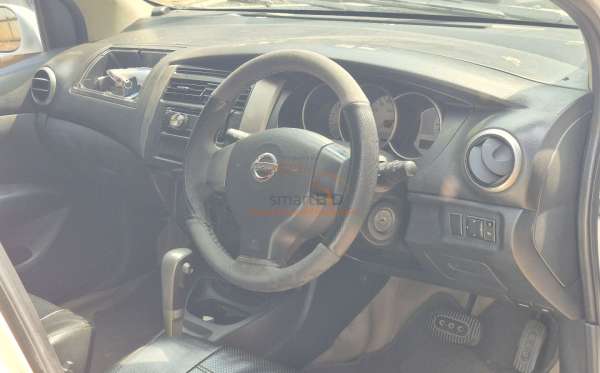 NISSAN GRAND LIVINA XV
