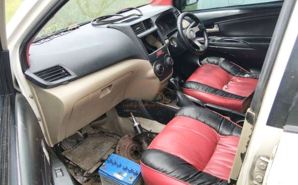 TOYOTA AVANZA
