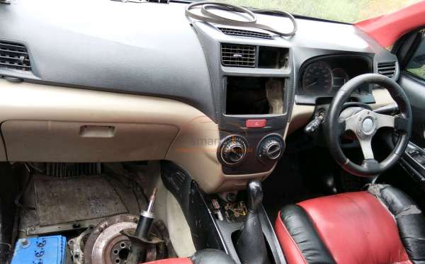 TOYOTA AVANZA