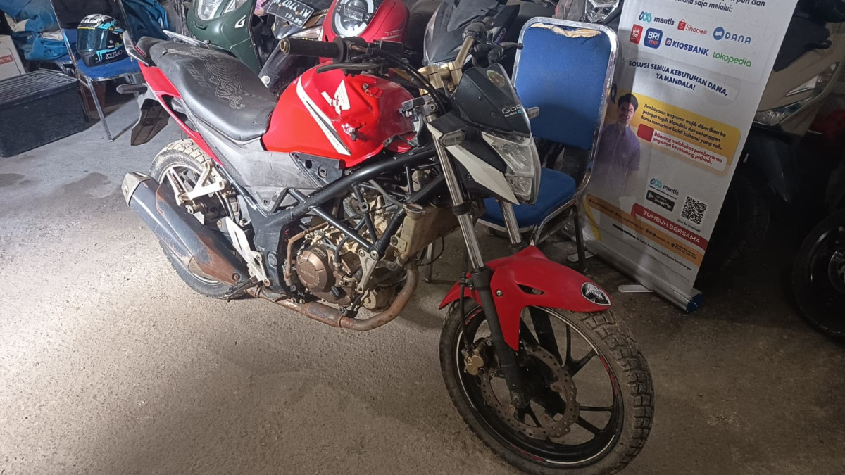 HONDA CB 150 R