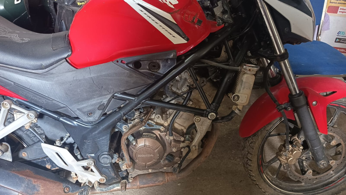 HONDA CB 150 R