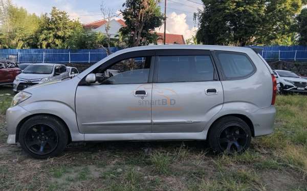 DAIHATSU  XENIA