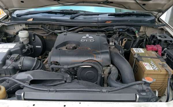 MITSUBISHI PAJERO SPORT 2.5 D EXCEED (4X2)