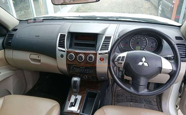 MITSUBISHI PAJERO SPORT 2.5 D EXCEED (4X2)