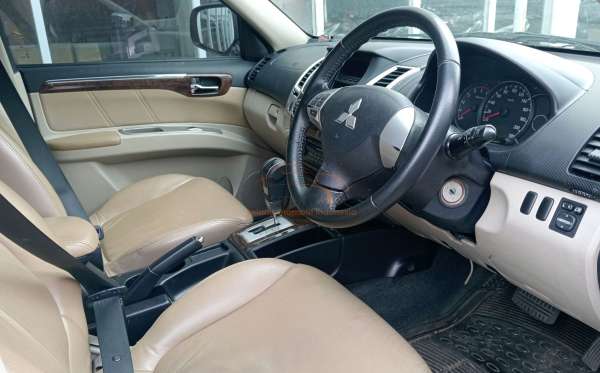 MITSUBISHI PAJERO SPORT 2.5 D EXCEED (4X2)