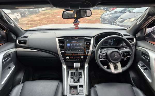 MITSUBISHI  PAJERO  SPORT 2.4L DAKAR-L (4X2)