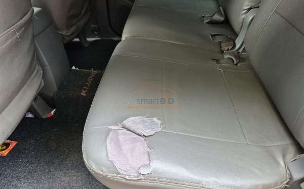 TOYOTA INNOVA E
