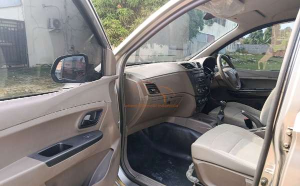 WULING CONFERO