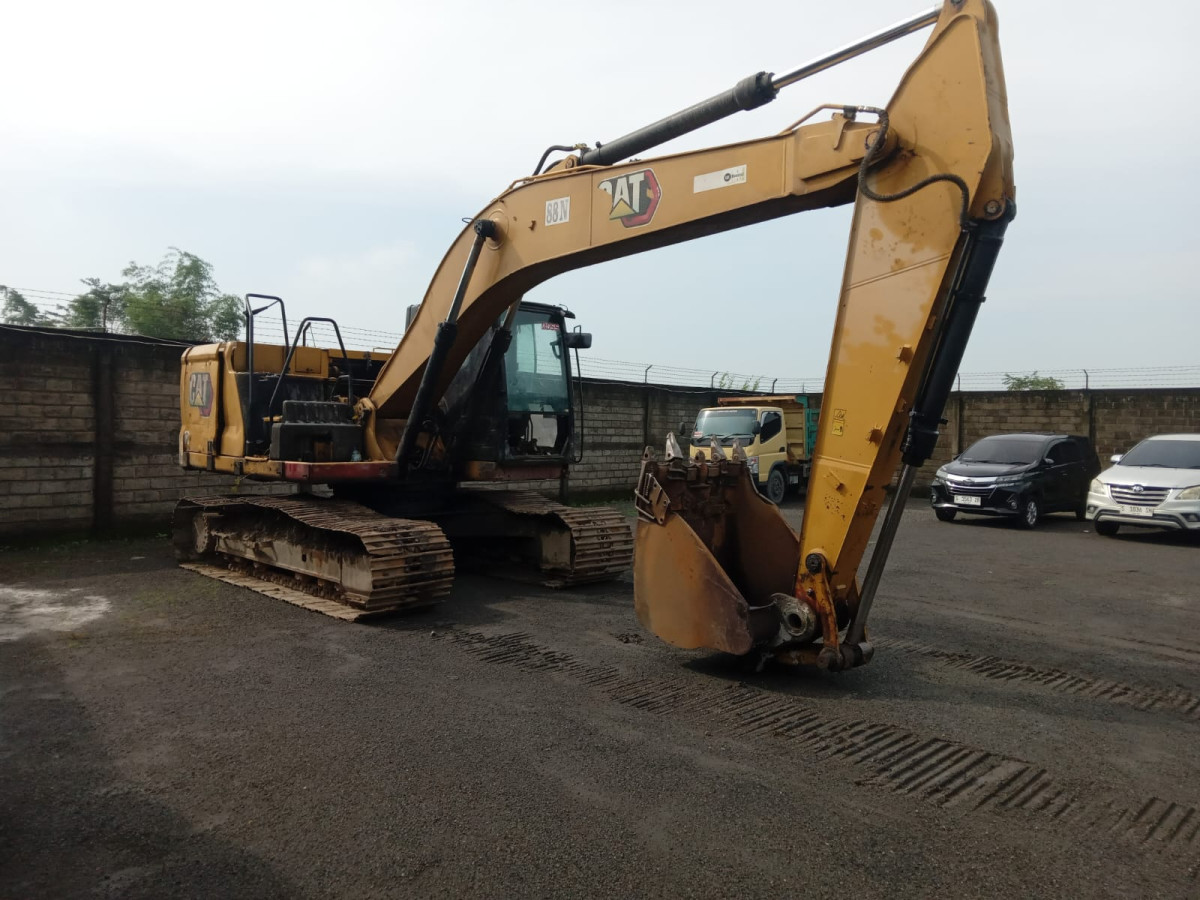 CATERPILLAR  EXCAVATOR 320 GC