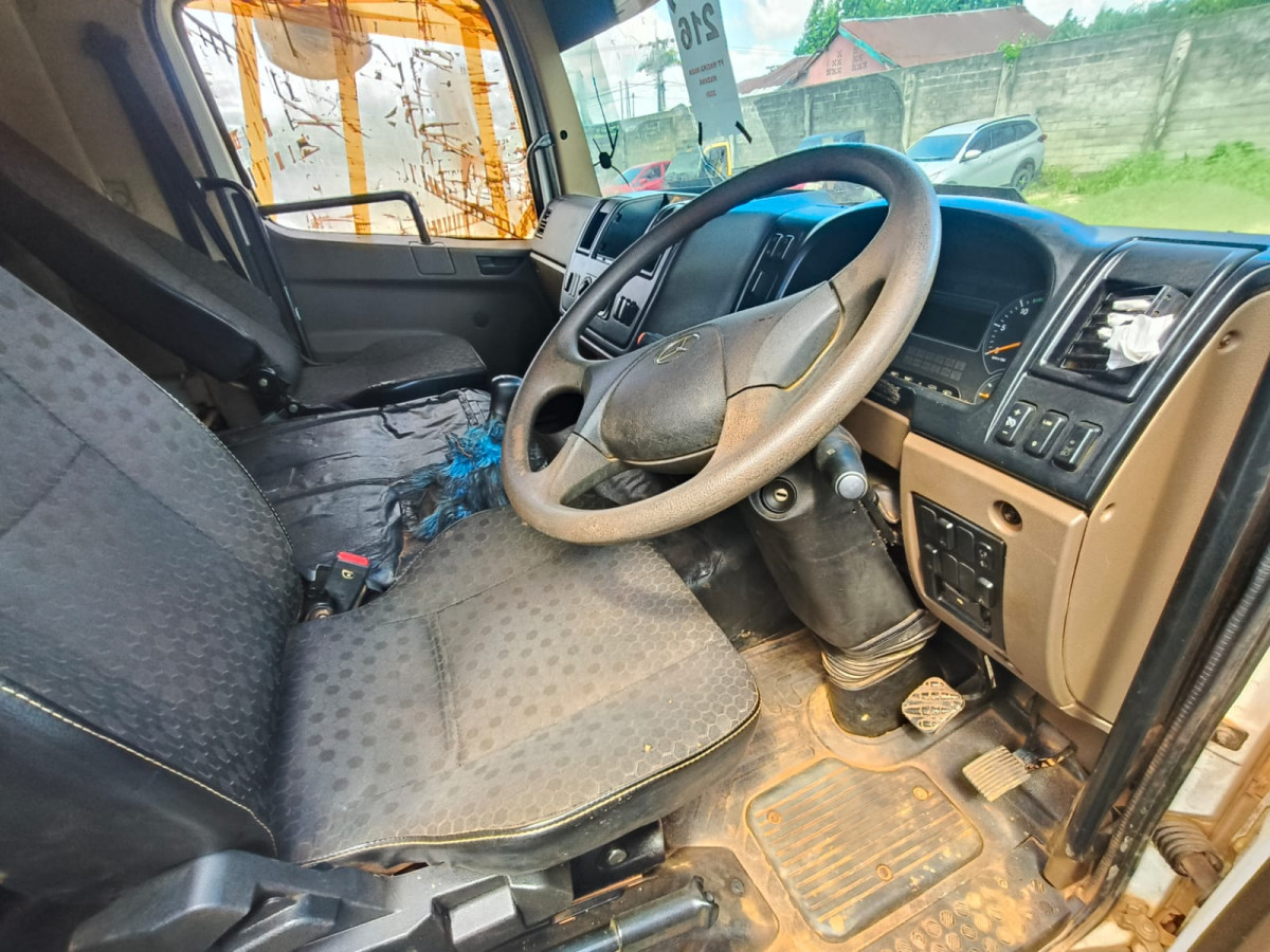 MERCEDES BENZ AXOR  2528 CH (6X4)