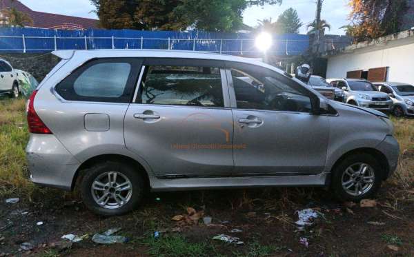 DAIHATSU XENIA