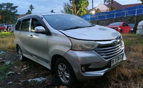 DAIHATSU XENIA