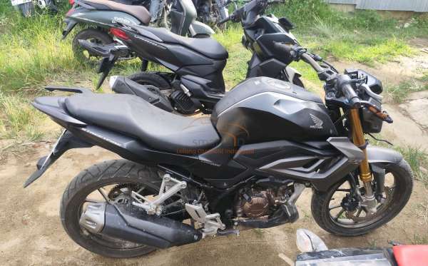HONDA  CB 150 R