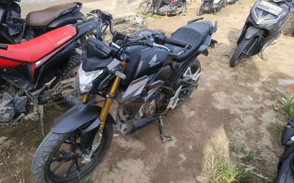 HONDA  CB 150 R