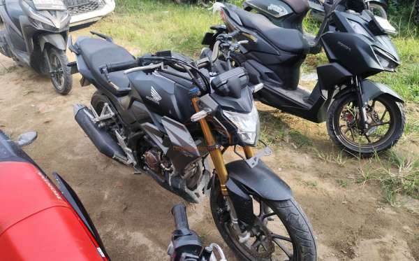 HONDA  CB 150 R