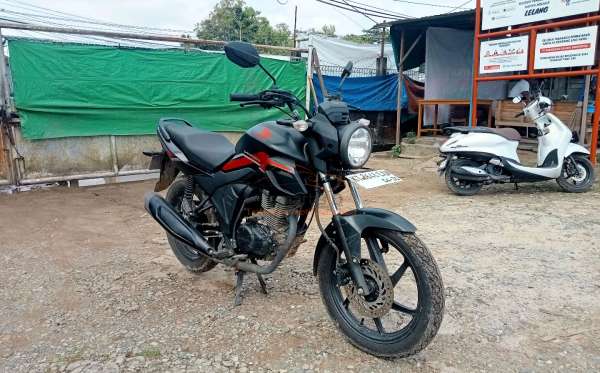 HONDA CB 150 Verza