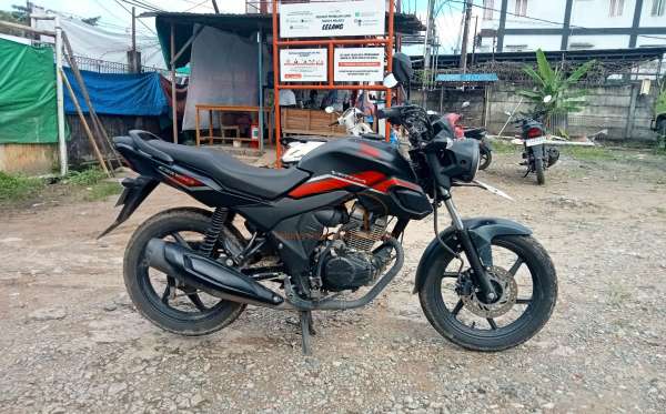 HONDA CB 150 Verza